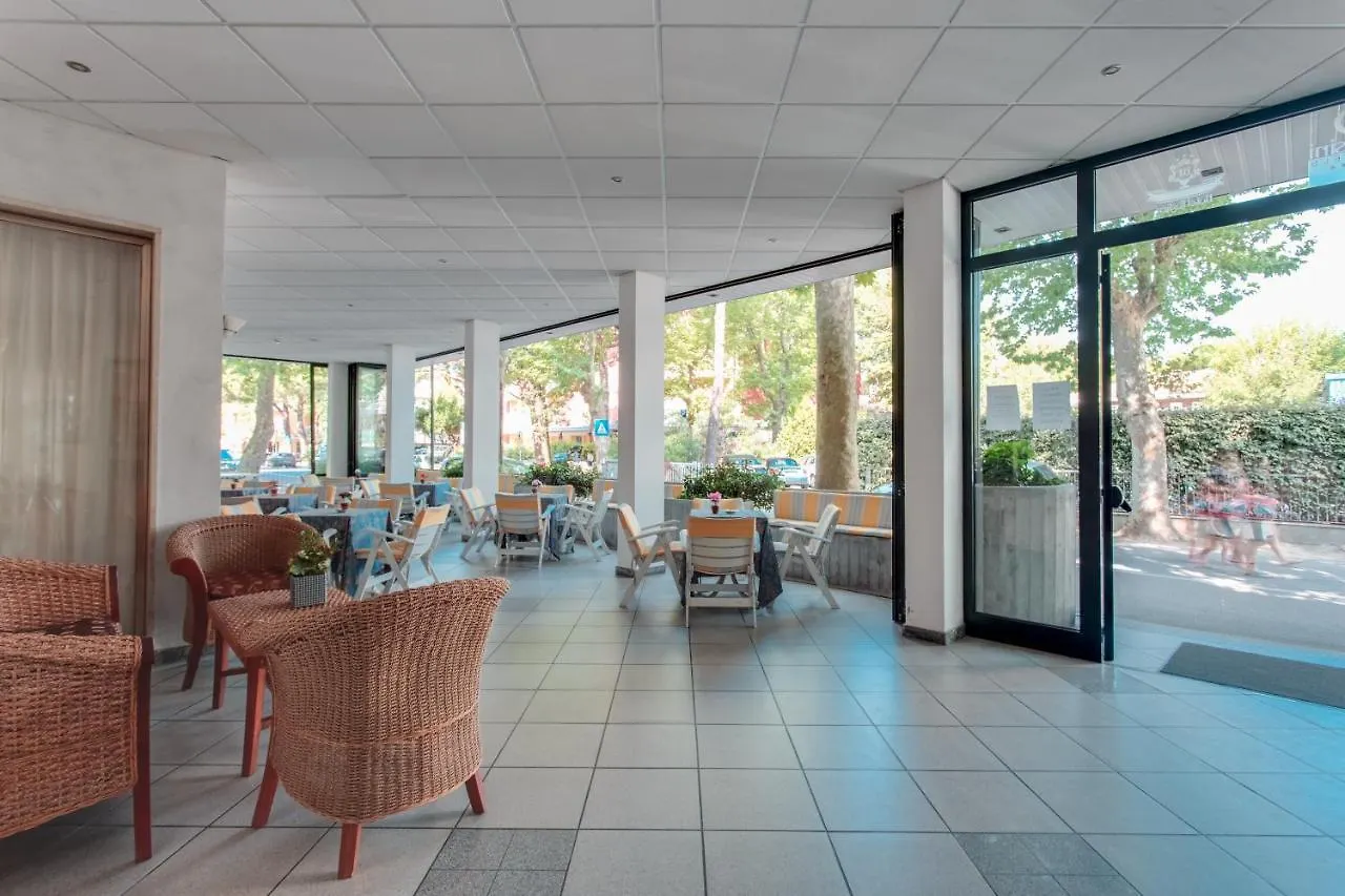 Hotel Foglieri Cesenatico 3*,